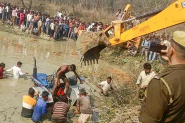 కాస్గంజ్, ఉత్తరప్రదేశ్‌లో ట్రాక్టర్-ట్రాలీ ప్రమాదం